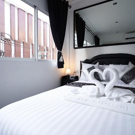 Thonglor Suites Hotel Bangkok Exterior photo