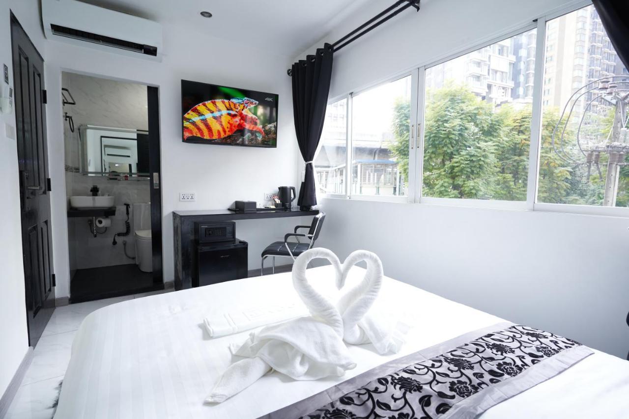 Thonglor Suites Hotel Bangkok Exterior photo