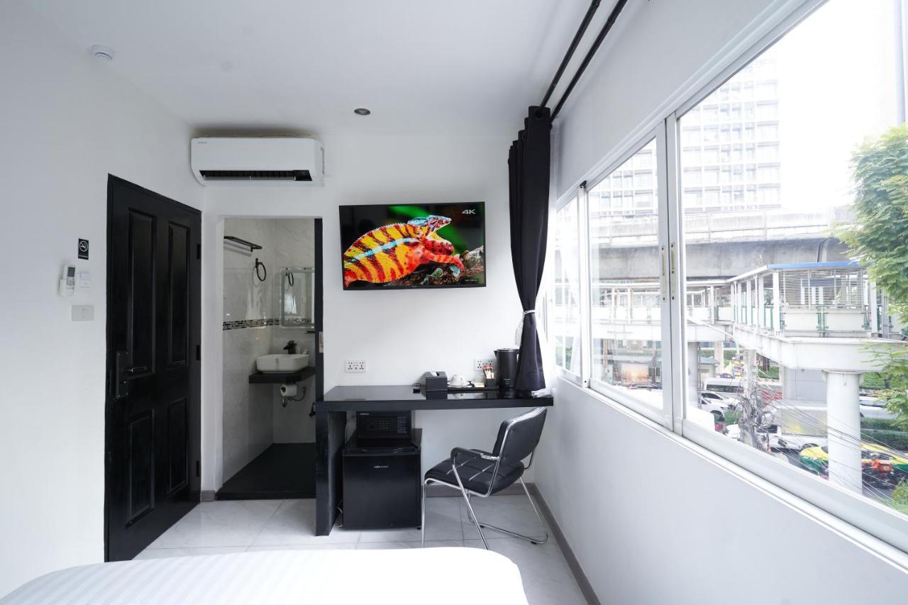 Thonglor Suites Hotel Bangkok Exterior photo