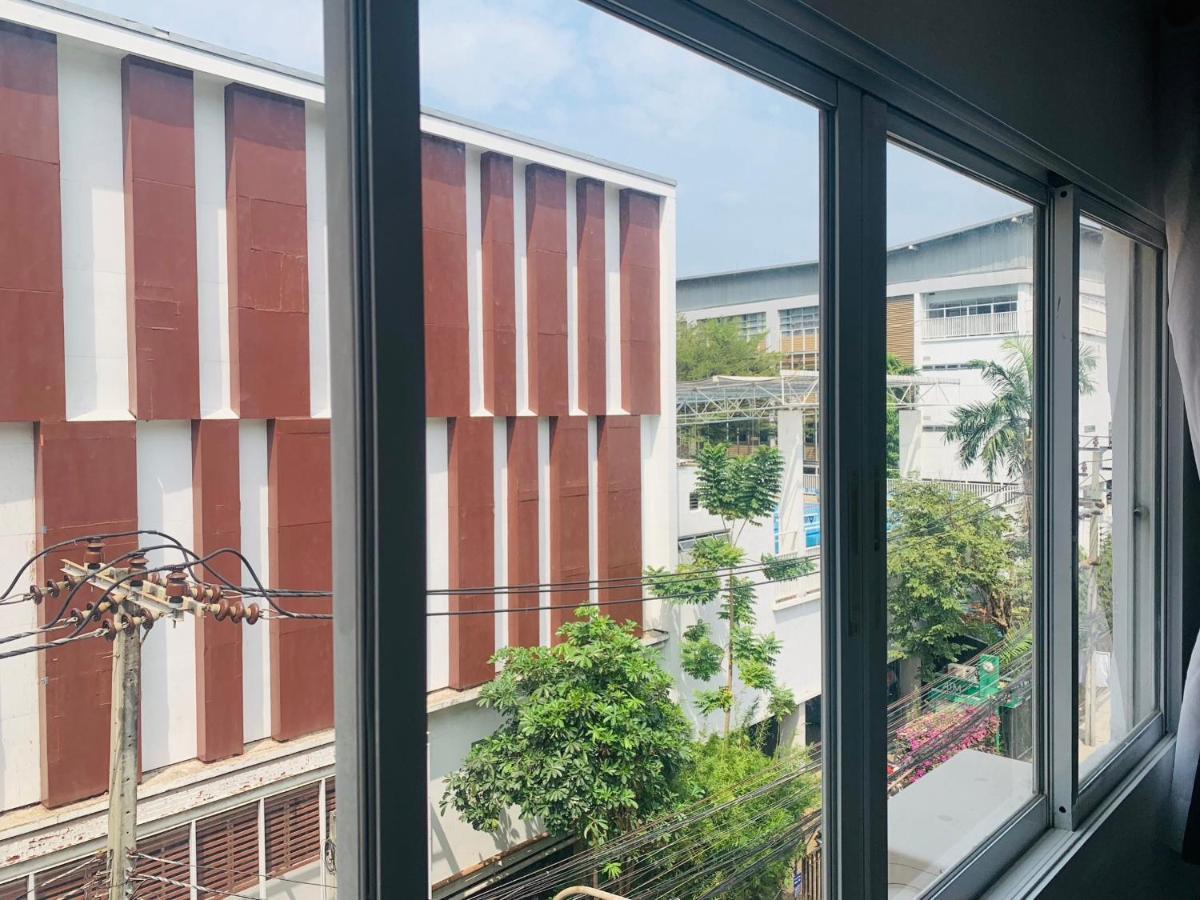Thonglor Suites Hotel Bangkok Exterior photo