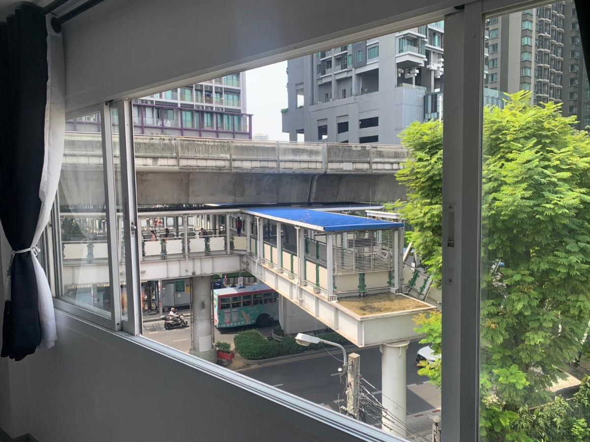 Thonglor Suites Hotel Bangkok Exterior photo