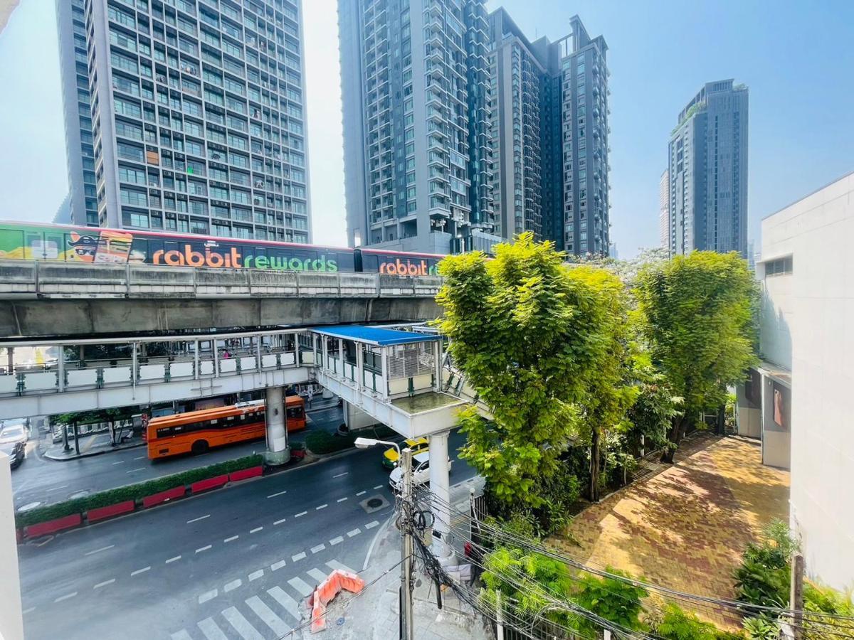 Thonglor Suites Hotel Bangkok Exterior photo