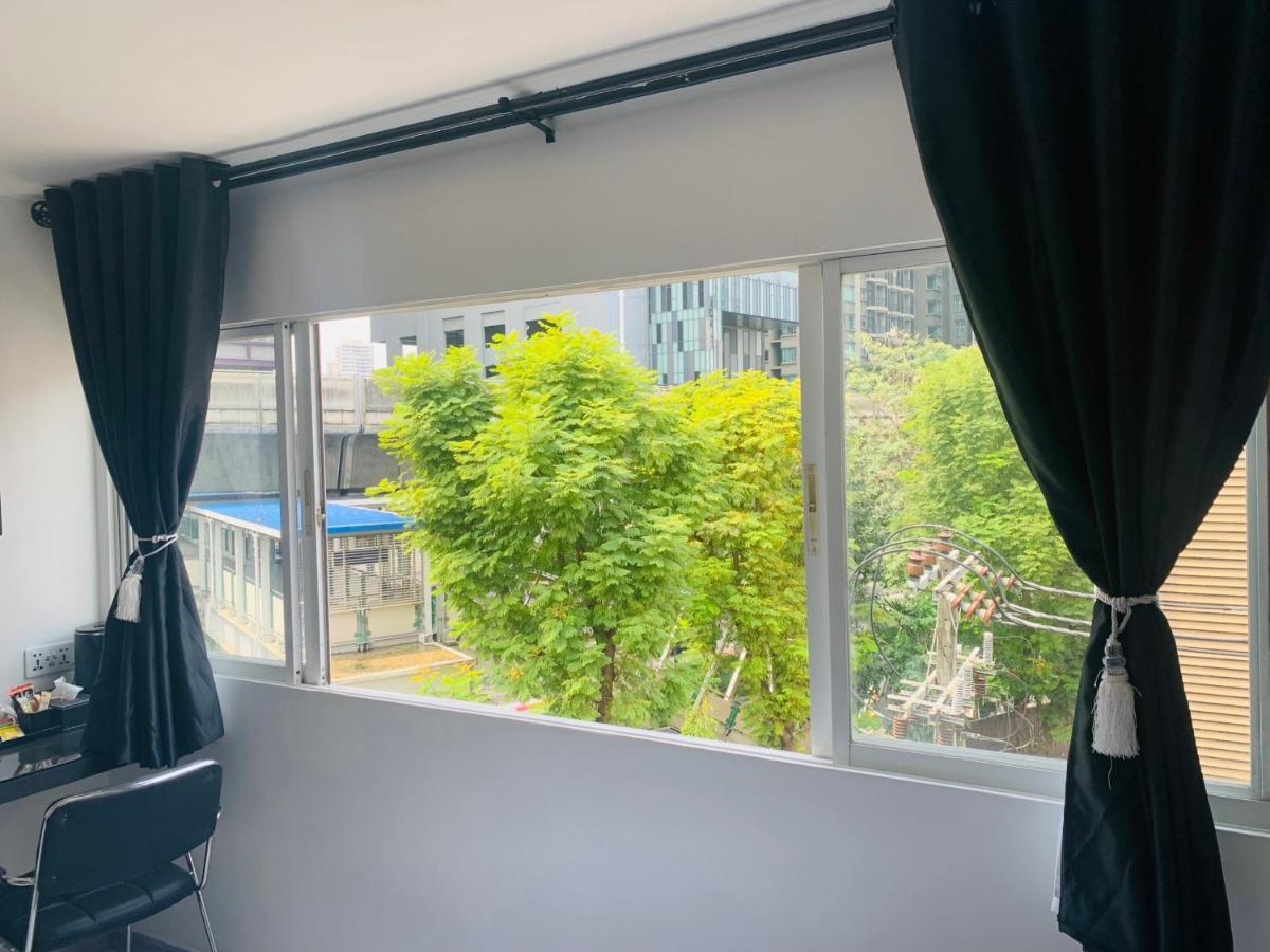 Thonglor Suites Hotel Bangkok Exterior photo