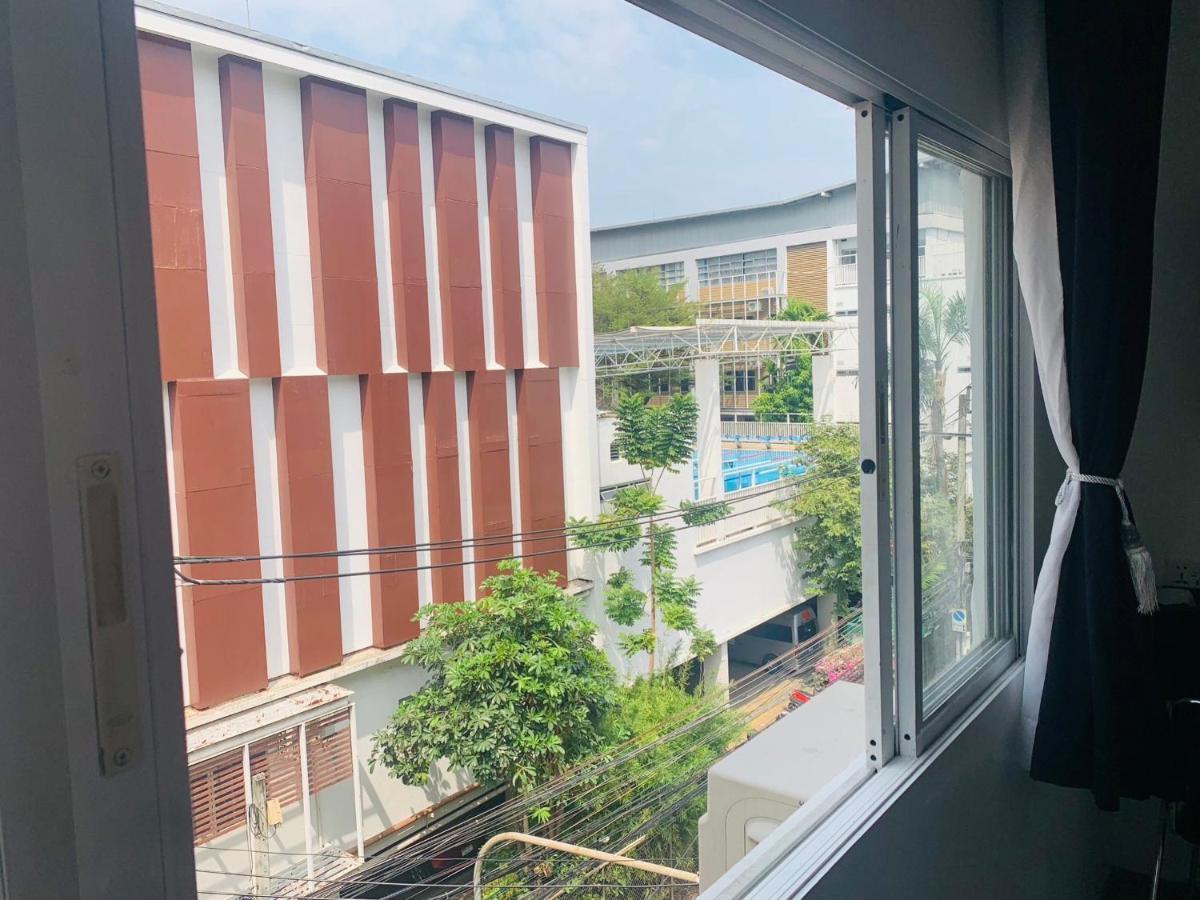 Thonglor Suites Hotel Bangkok Exterior photo