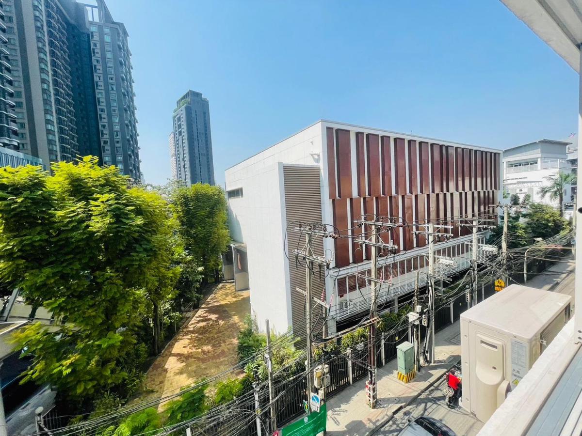 Thonglor Suites Hotel Bangkok Exterior photo