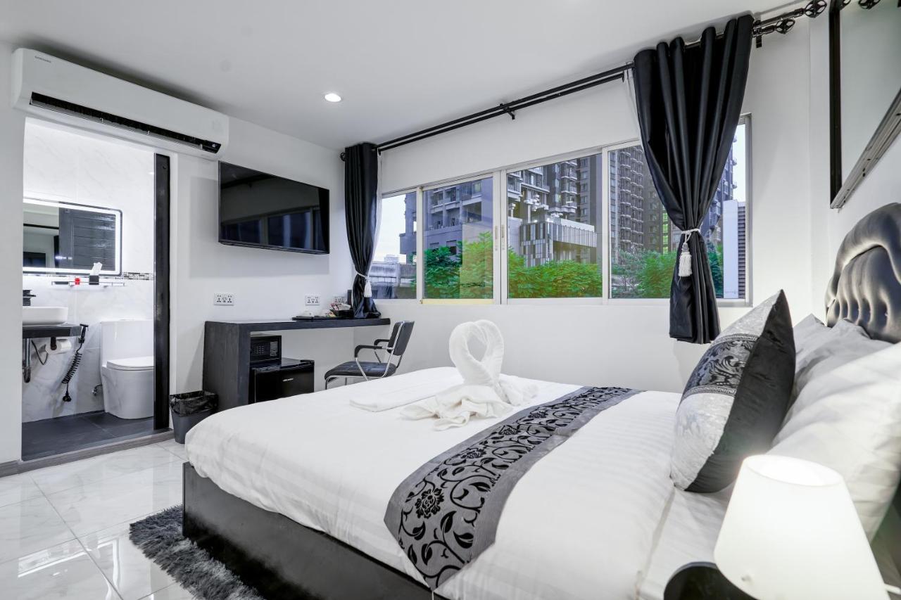 Thonglor Suites Hotel Bangkok Exterior photo