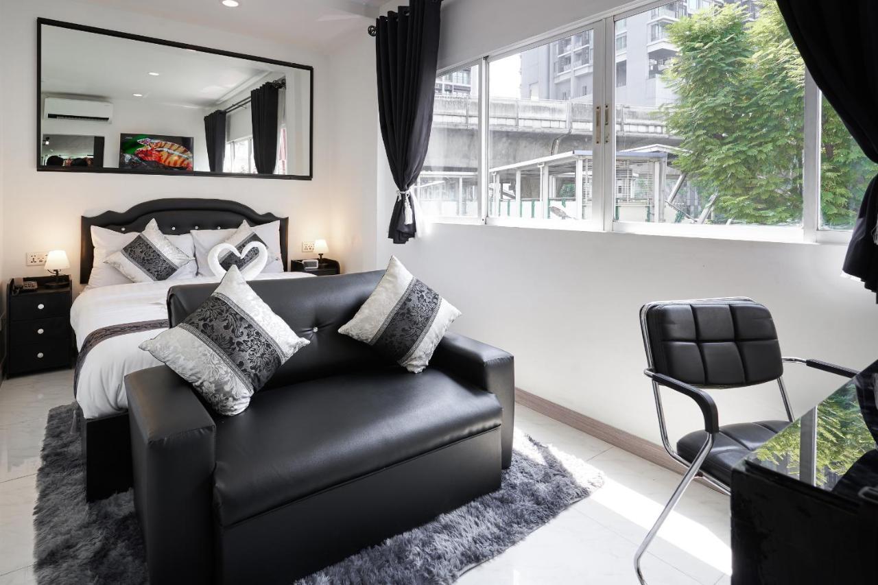 Thonglor Suites Hotel Bangkok Exterior photo