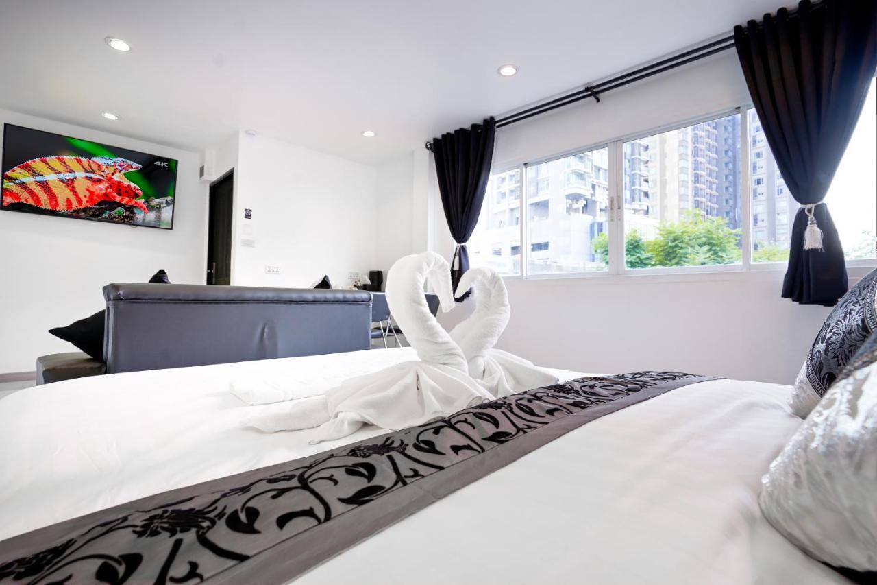 Thonglor Suites Hotel Bangkok Exterior photo